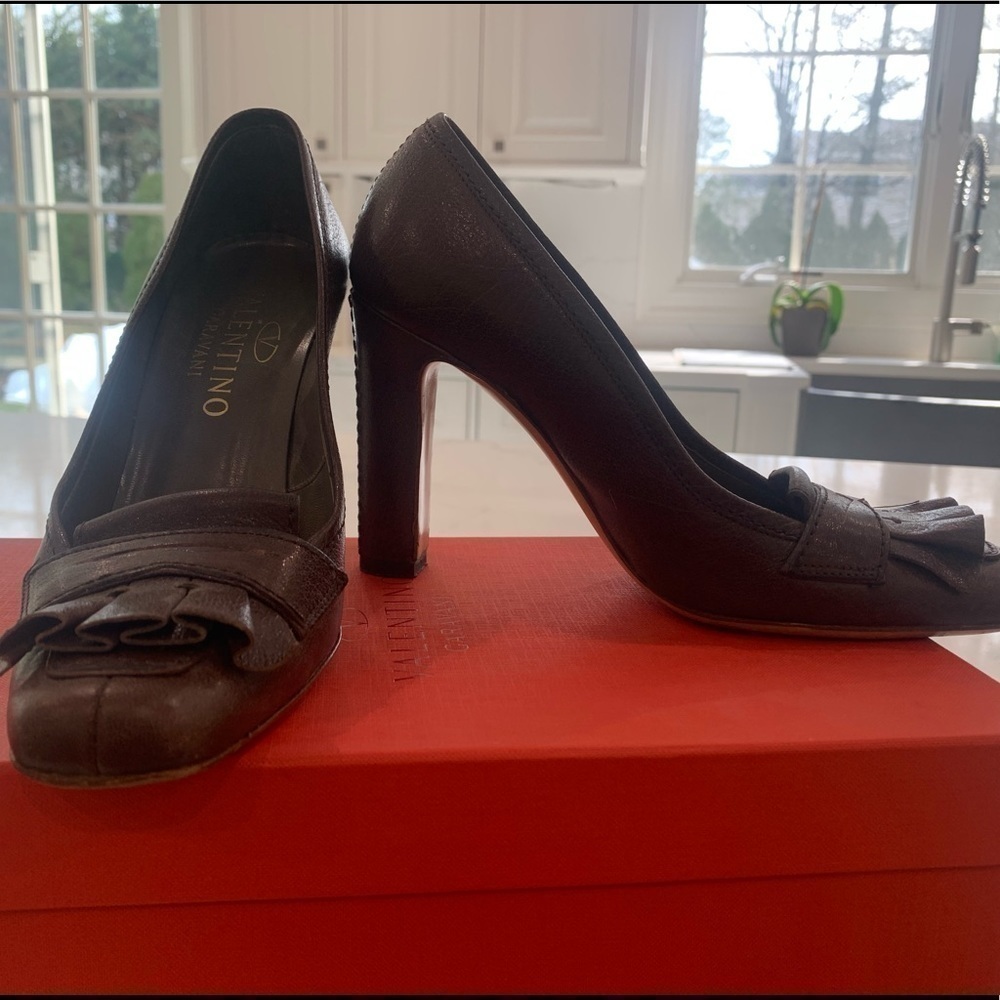 VALENTINO vintage distressed brown leather square toe pumps EUC sz 35 or 5